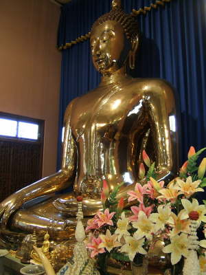 2005_0325(003)- Golden Buddha