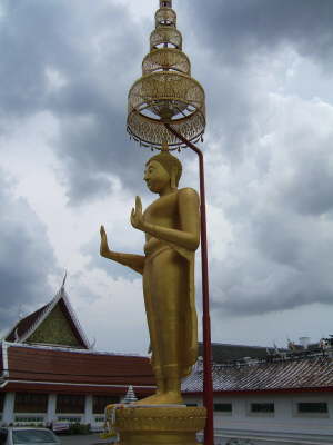 2005_0829(002) - Standing Buddha